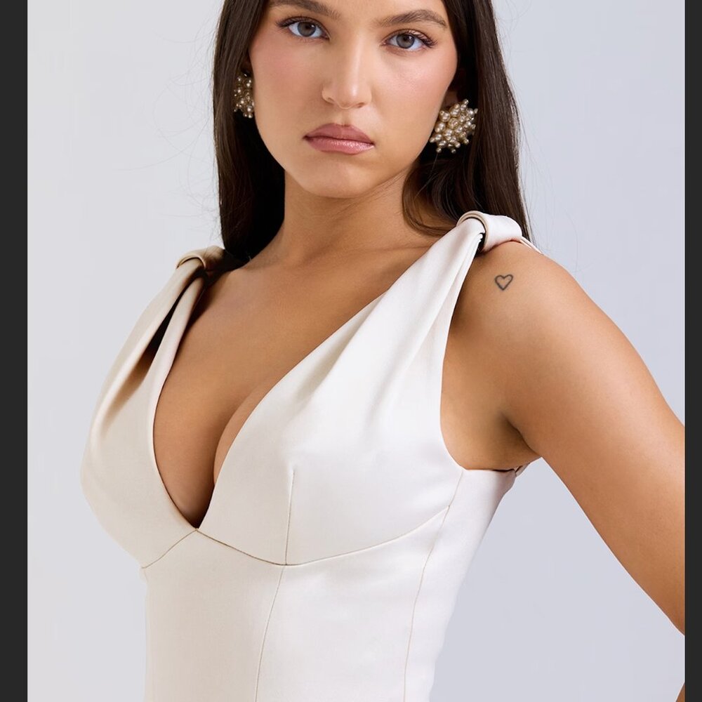 NWT HOUSE OF CB Paloma vintage cream satin pleated midi dress - Picture 7 of 15